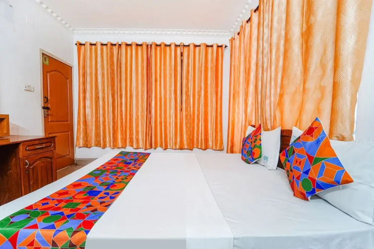 Fabexpress Majestic Inn