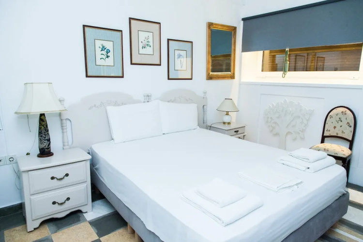 Chic Charming Central Athens Apt.