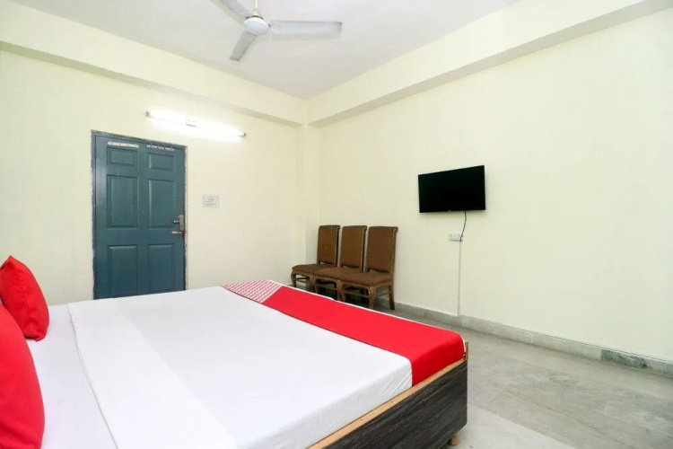 OYO 18570 Hotel Jazz