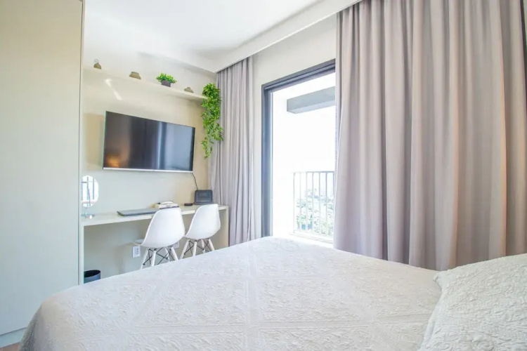 Studio Elegante com Varanda e Tima Localiza o