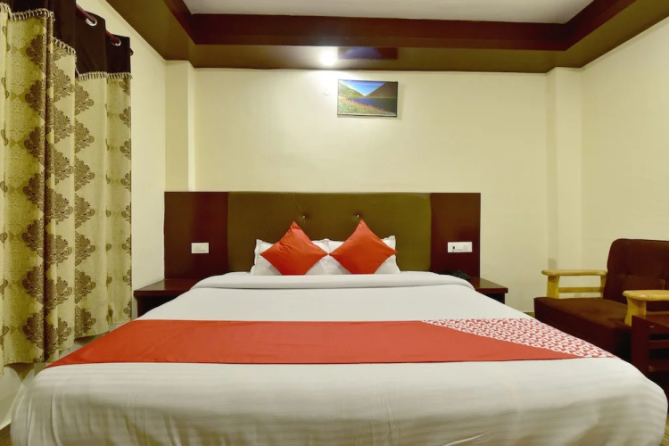 OYO 19498 Hotel Tridev