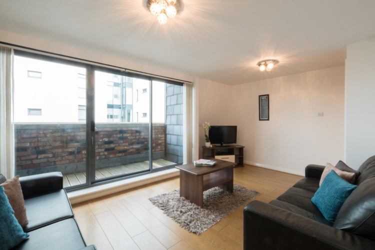 2 Bedrooms Apartment
