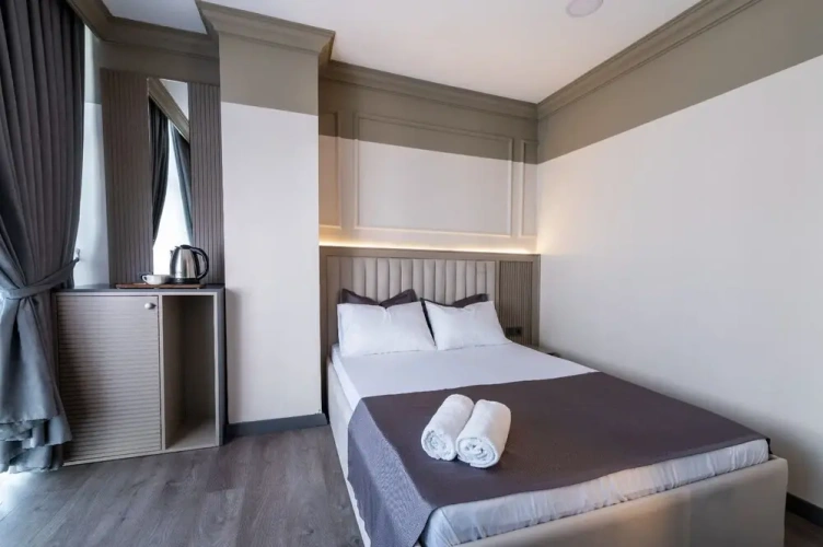 Standard Triple room with city view