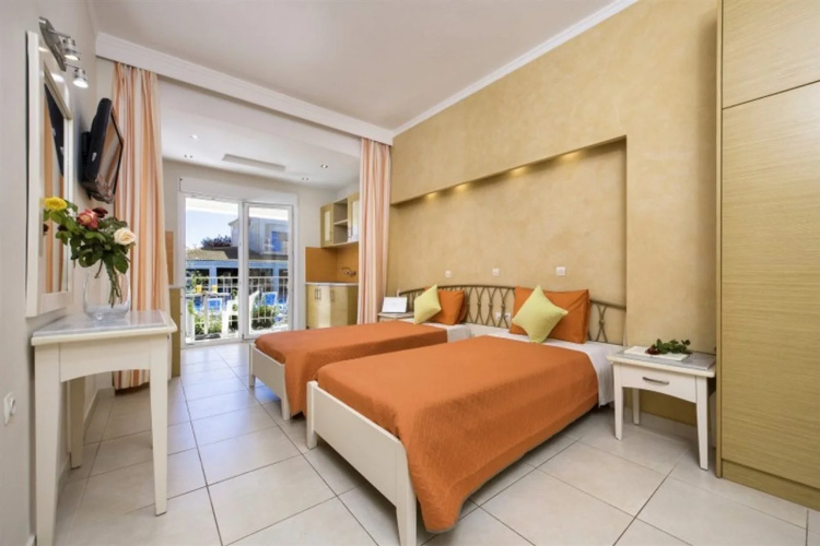 Kavos Plaza Hotel