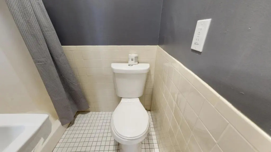 5-33 Modern Private Studio Awaits YOU!