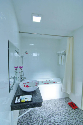 Royal Pearl Hotel