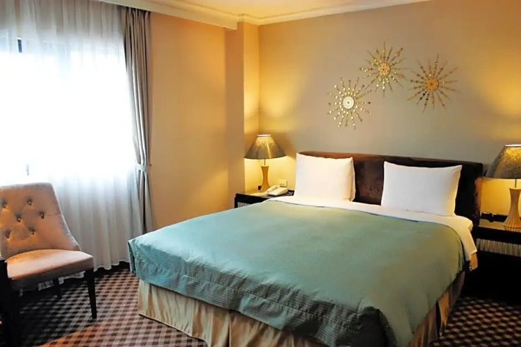 Standard Double room with city view
