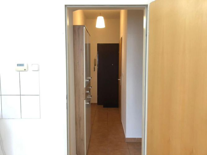 New, bright apartment near the metro!