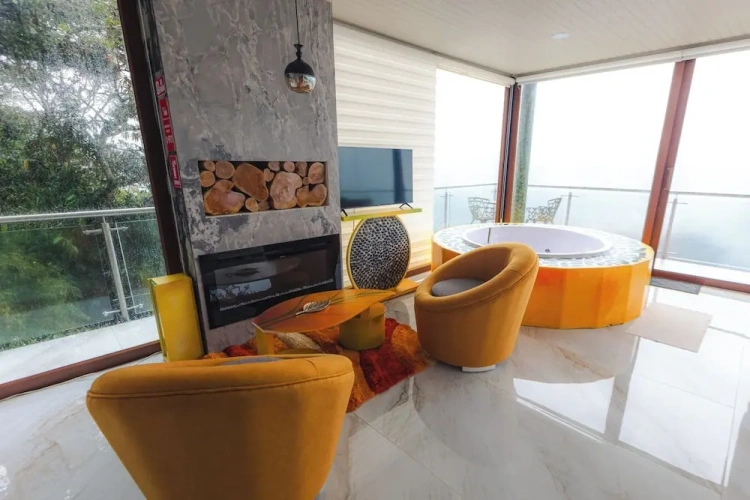 1 Bedroom Deluxe room with balcony and with mountain view