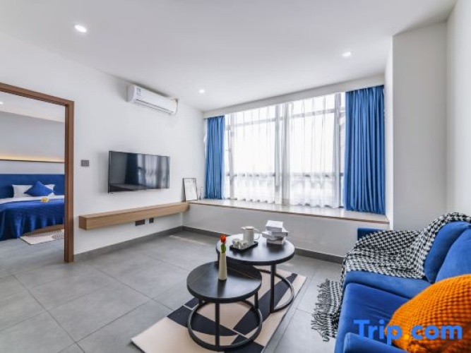Suite with city view