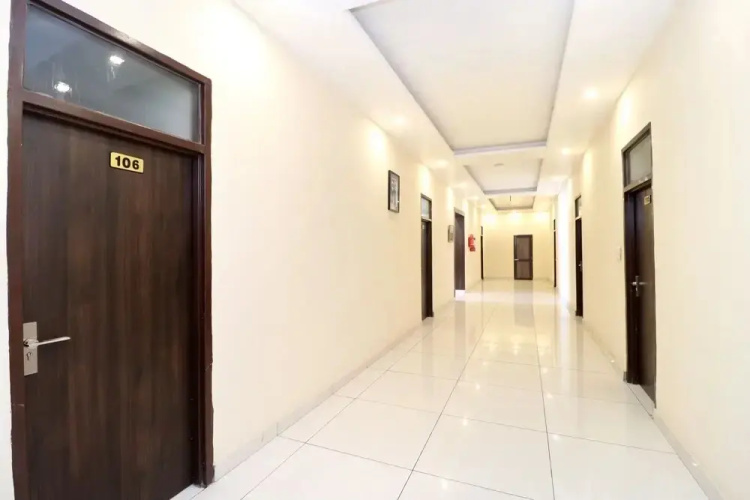 Samrat Regency By OYO Rooms