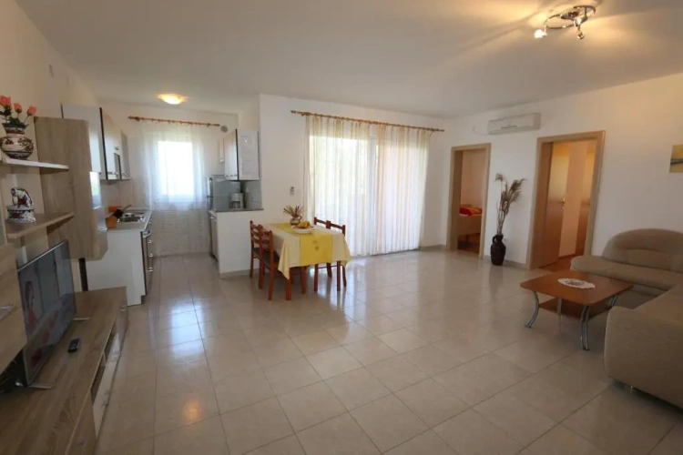 2 Bedrooms Apartment