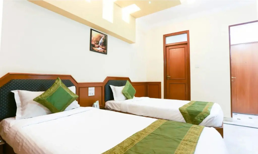 Hotel Adarsha Inn