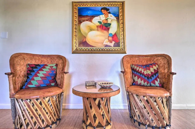 Traditional-style Adobe Casita - Walk to Dtwn