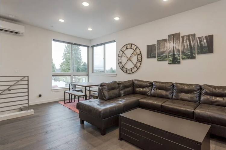 Urban Oasis Sleeps 8 Ultra Modern Condo