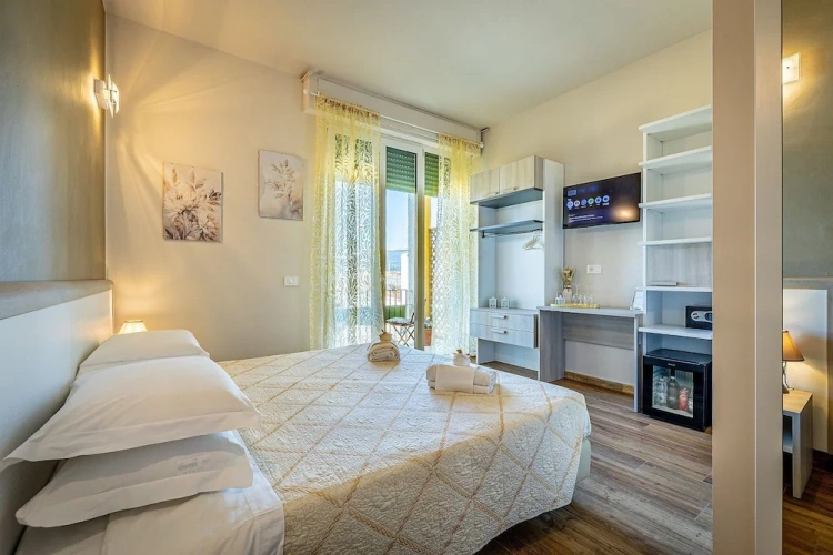 Superior Double room with balcony and with city view
