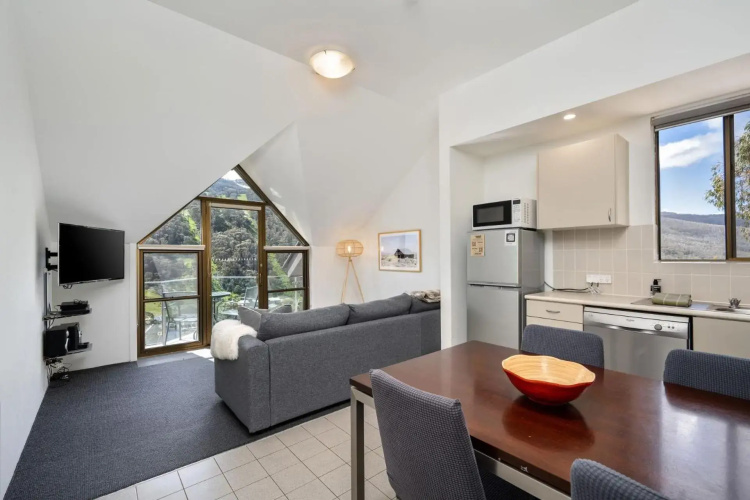 Lantern 1 Bedroom Balcony with Sweeping Mountain View