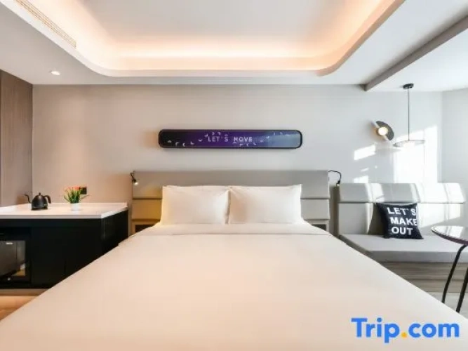 Standard Double room with city view