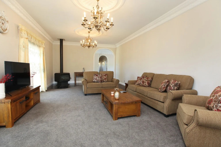 8Brm Luxury in Temple View
