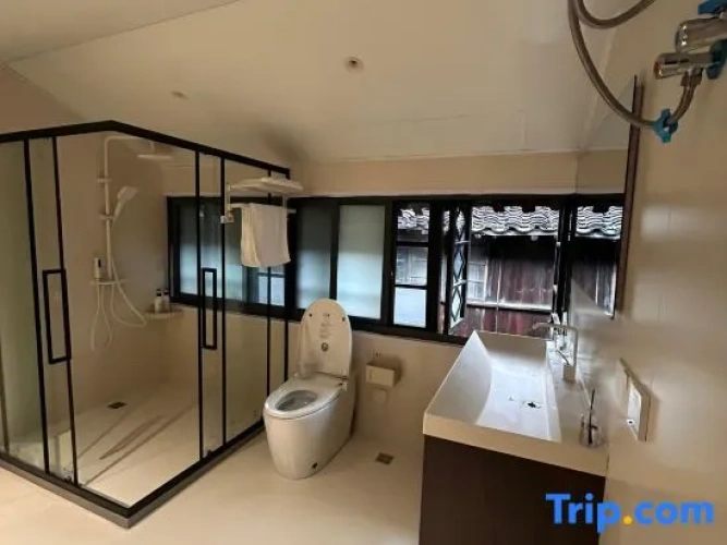 Standard Double room with street view