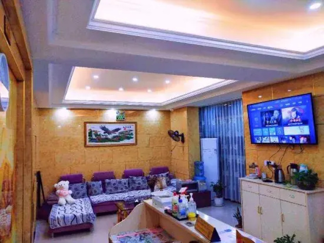 Tonghuayuan Business Hotel