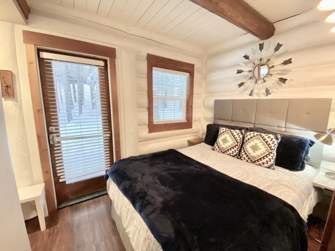 Black Bear #3 2 Bedroom Cabin