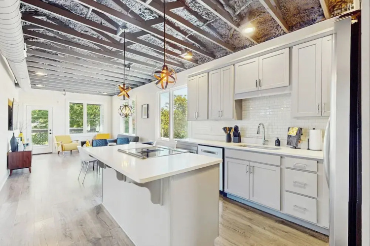 Walkable Gem! Dtwn Chattanooga Base w/ Balcony