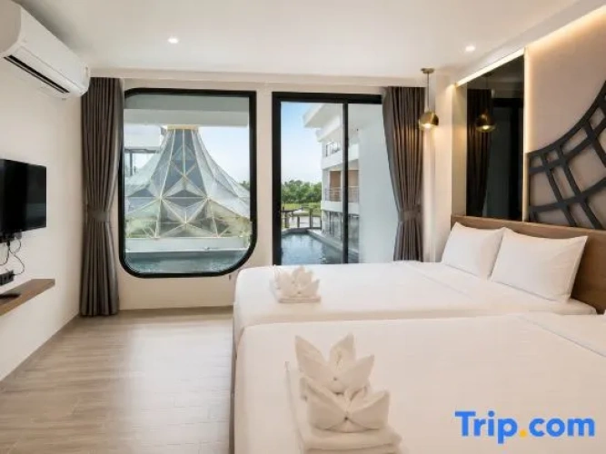 Double Junior Suite with pool view