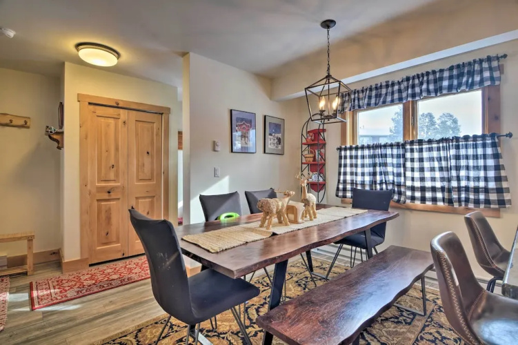 Cozy Mountain Getaway w/ Ski Shuttle Access!