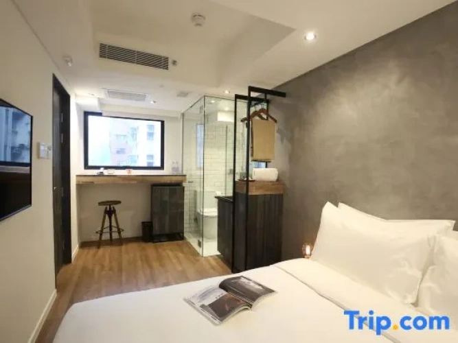 Deluxe Double room with city view