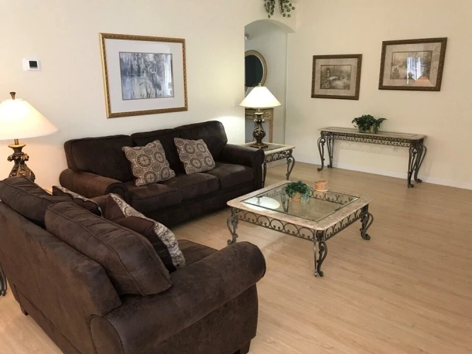 4 Bedrooms Cottage