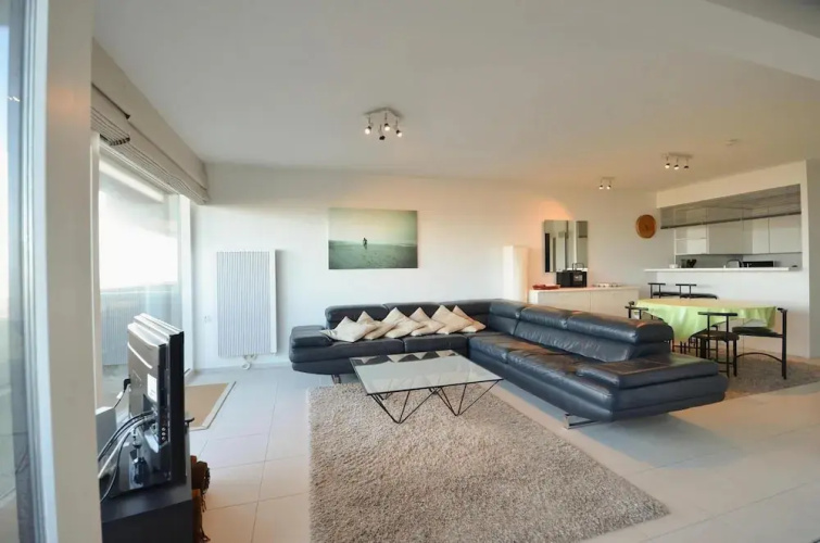 Modern Apartment for 4 People With View