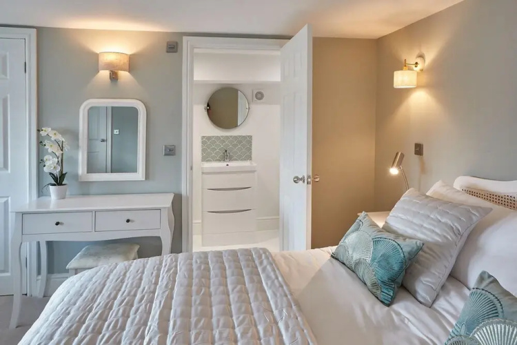 Host Stay Deveraux House