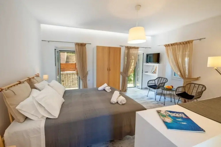Loggos Couple Suite By Konnect