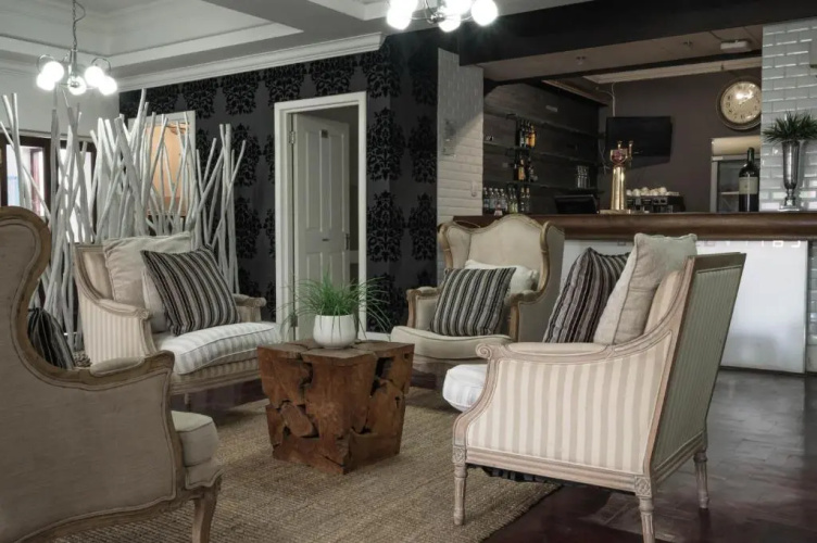 Royal Albert Suites