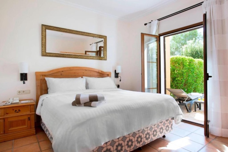 3 Bedrooms Townhouse with land view