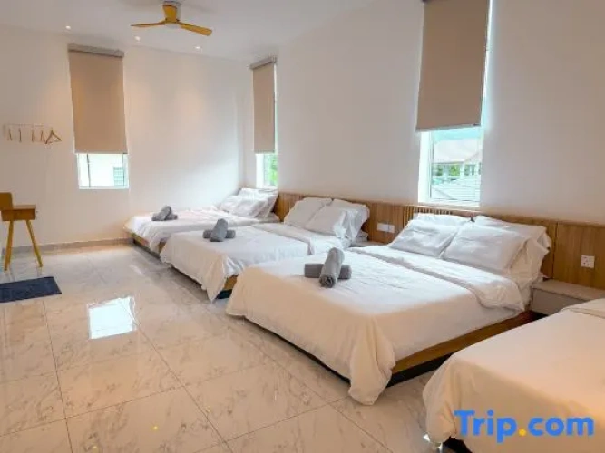 5 Bedrooms Villa