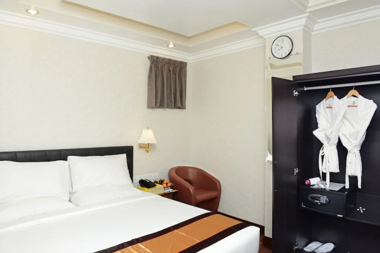 Hotel Bond