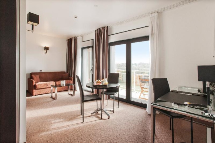 Deluxe Twin Suite