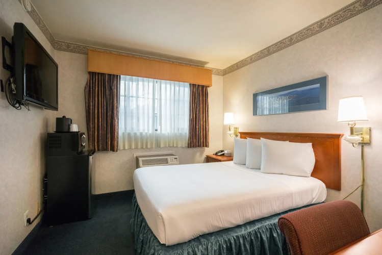 Nob Hill Motor Inn