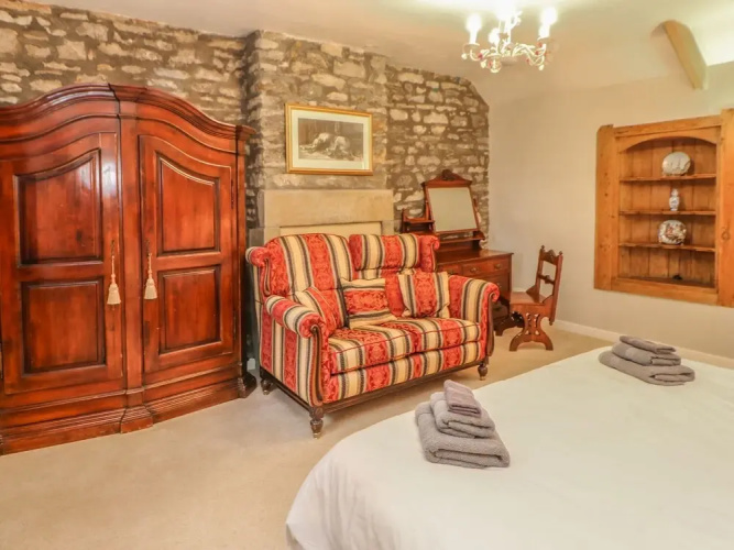 2 The Coach House
