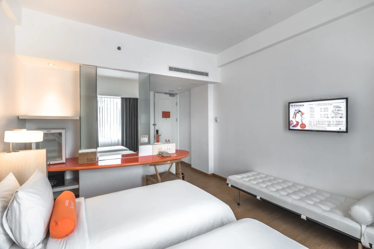 Standard room with pool view
