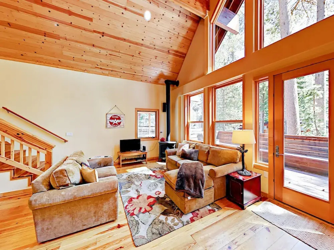 3br/2.5ba Lake 3 Bedroom Home