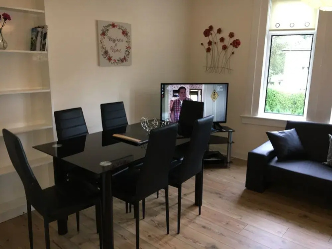 Glasgow Scotstoun Cottage Flat