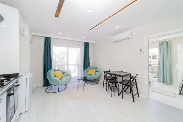 Charming Home With Balcony in Muratpasa