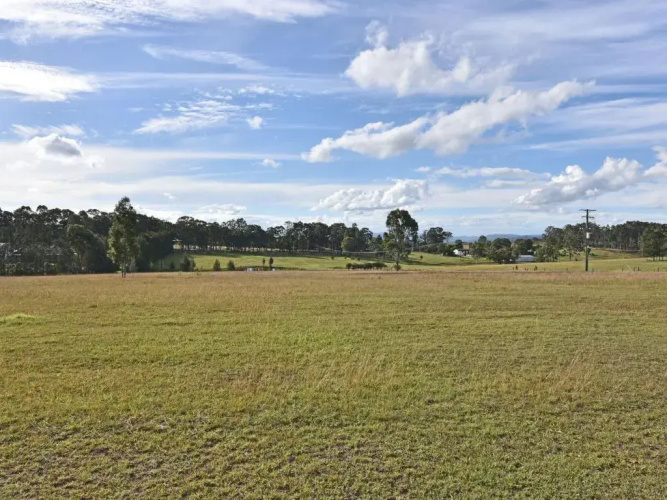 Noble Willow Studio Lovedale. Spacious, with views and pool