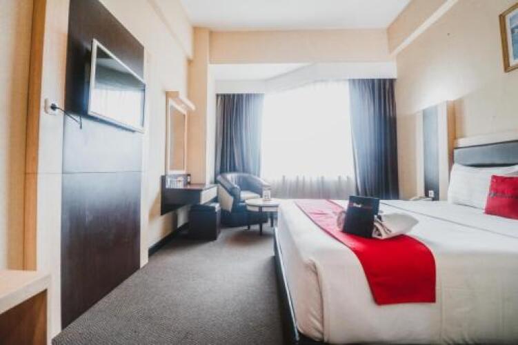 RedDoorz Premium @ Losari AreaOver view