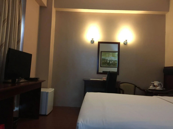 Allure Hotel & Suites