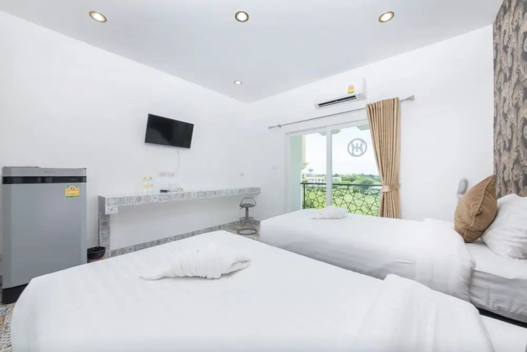 Standard Twin room with balcony