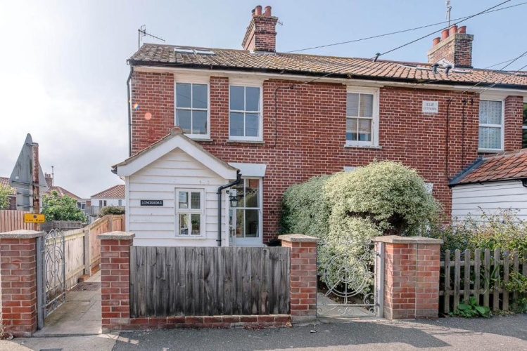 2 Bedrooms Sextuple Cottage